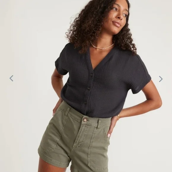 Marine layer Island Short Sleeve Button Down Tunic in Black - Picture 4 of 8